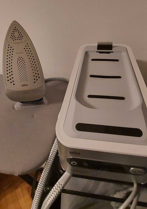 Продається праска Braun