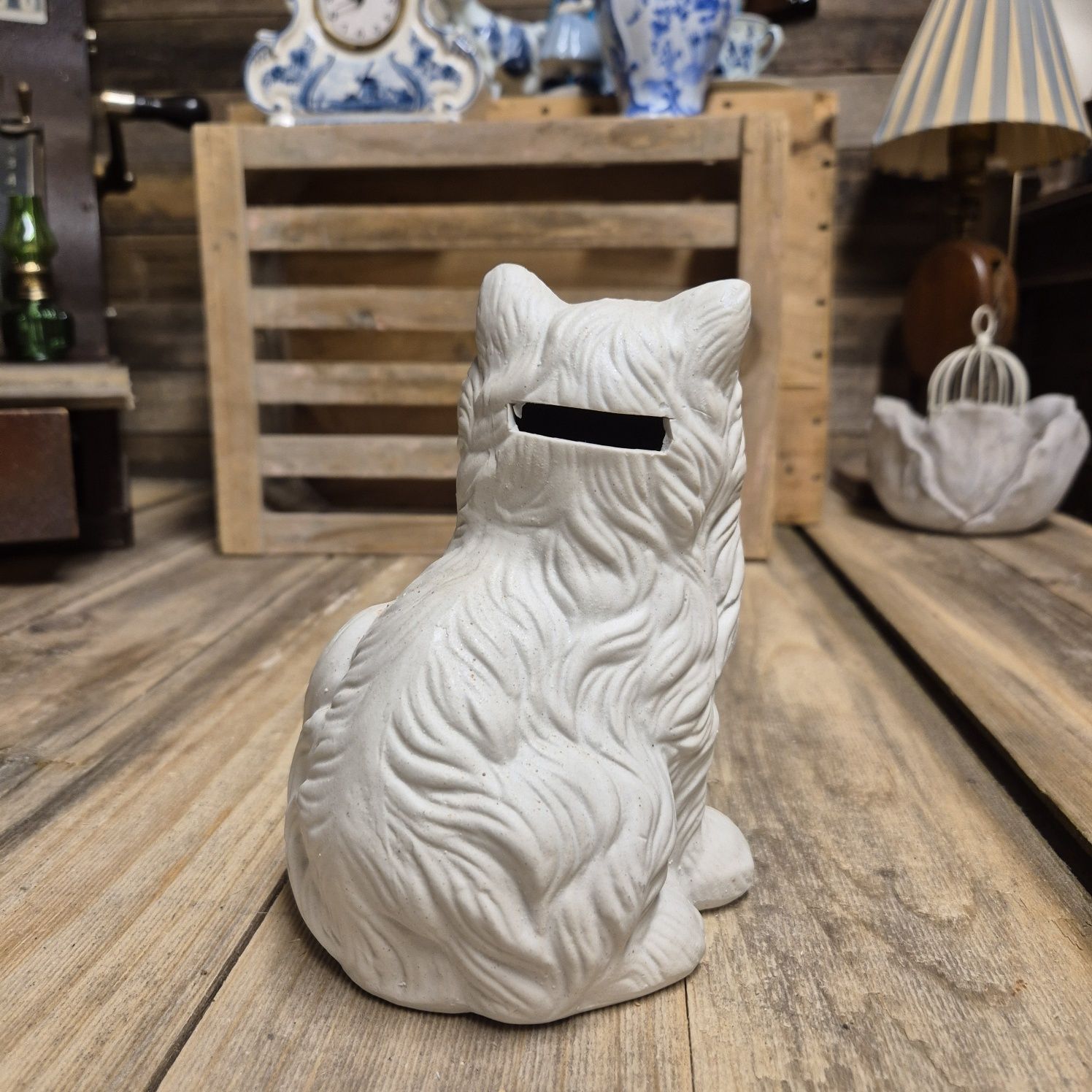 Kot - skarbonka , figurka z porcelitu