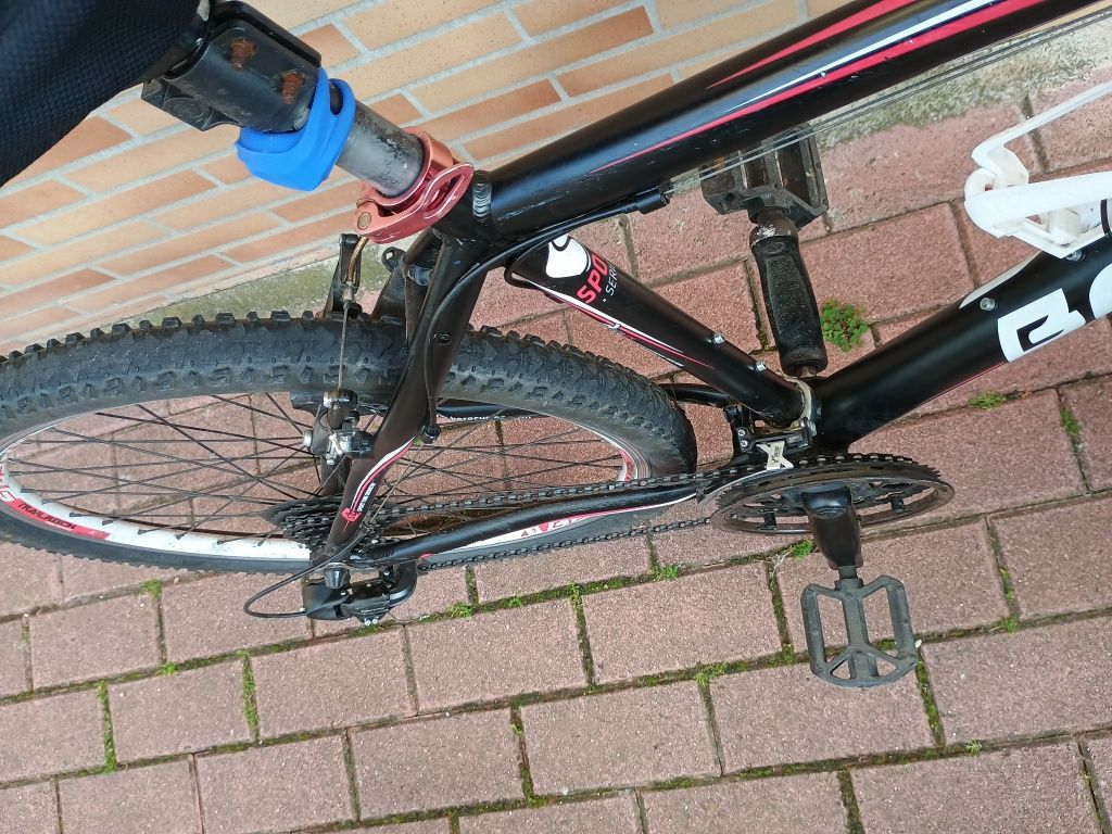 Bicicleta BERG Trail rock -  c/suspensão e 8 mudanças