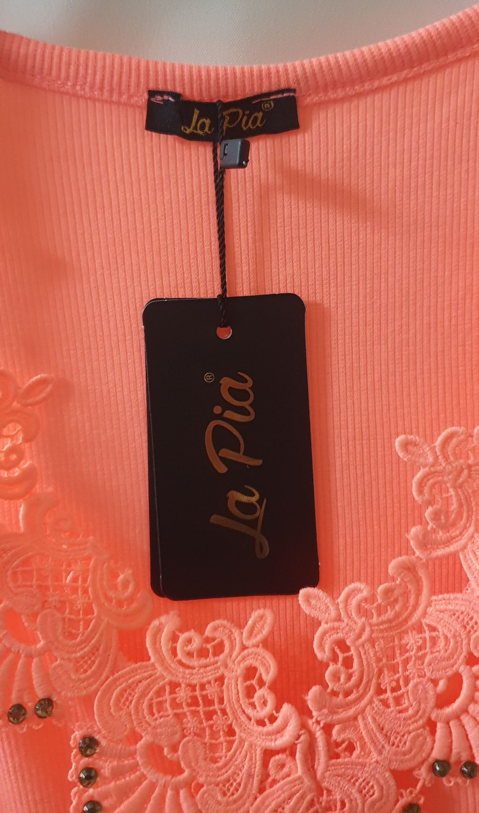 Top ozdobny dekold