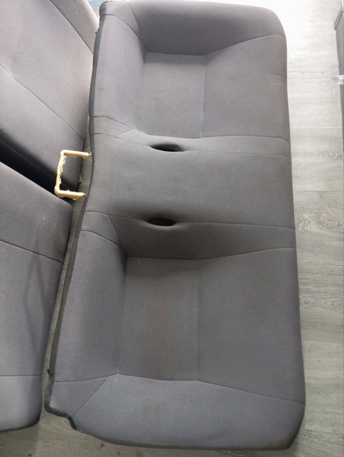 Задние сиденья на автомобиль