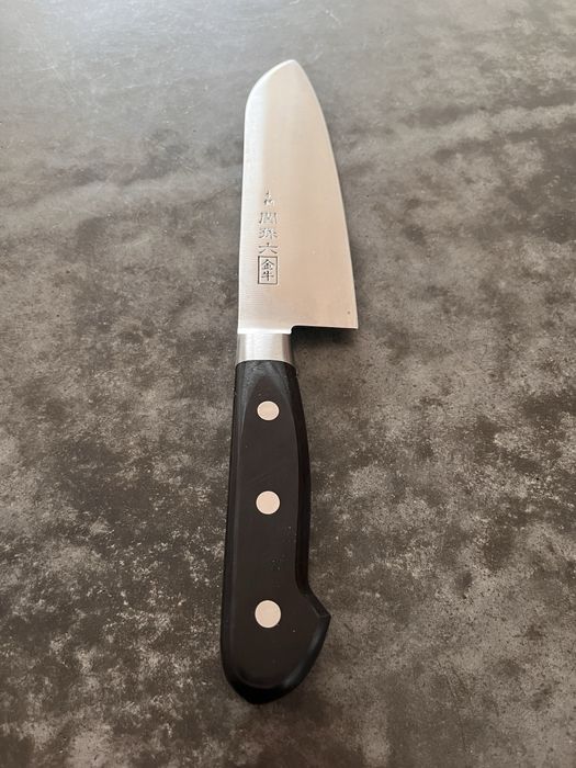 Japoński Nóż Santoku Seki Magoroku Kinju