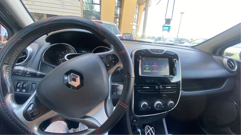 Renault Clio 2016 - carrinha - Versão limited - económico