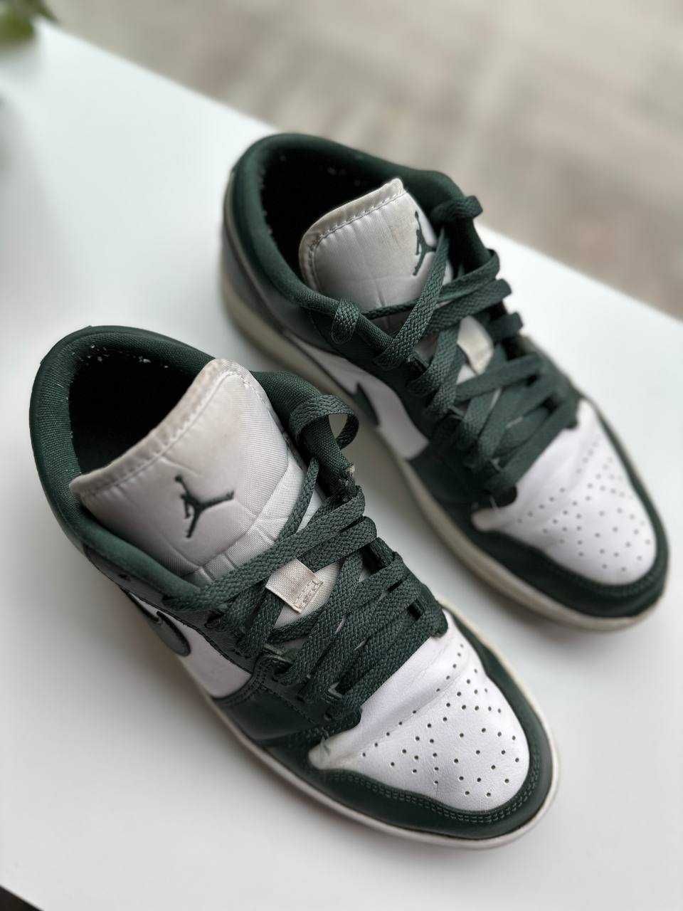 Oryginalne buty Nike Air Jordan 1 low Rozmiar EU40.5