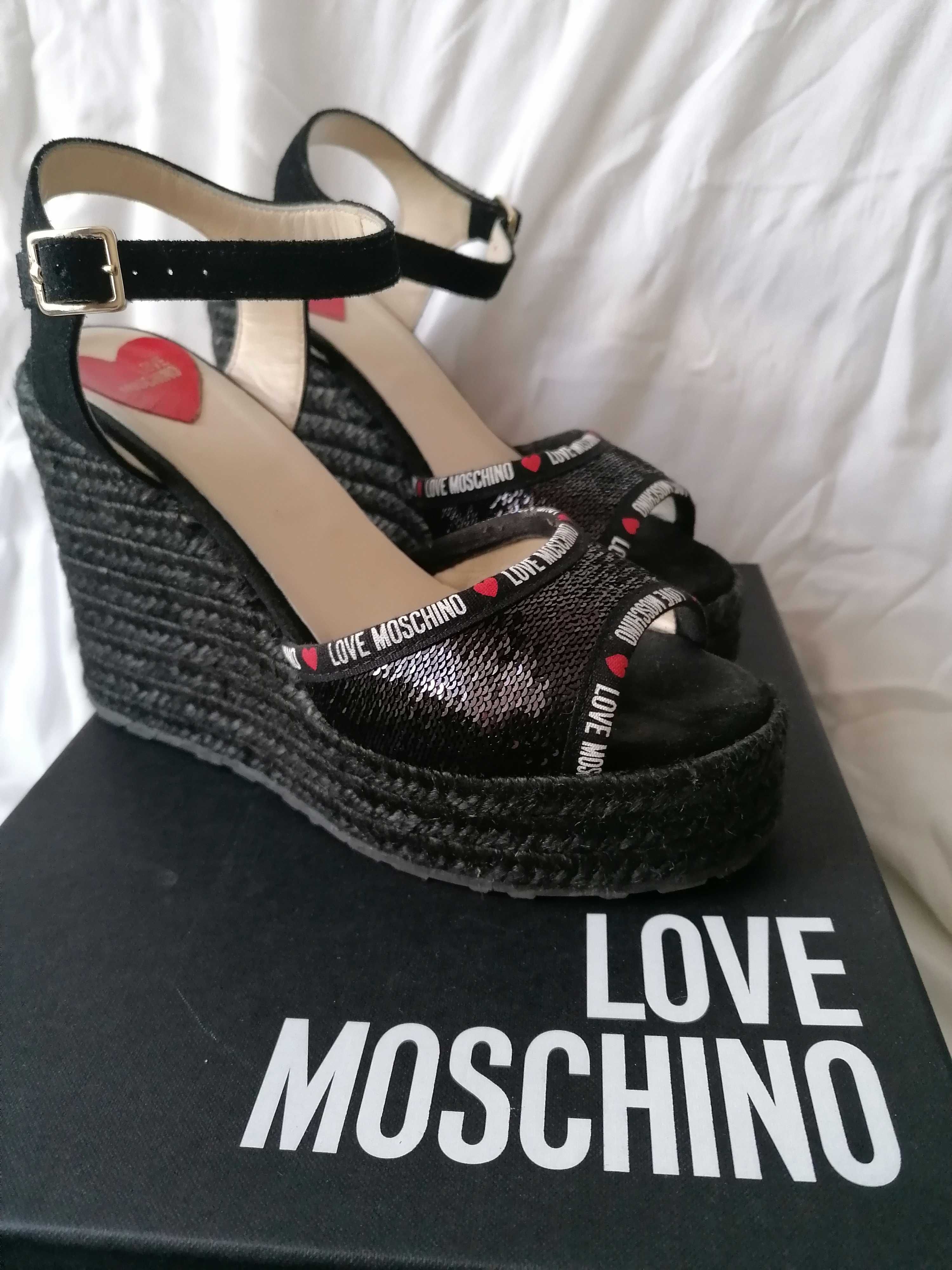 Sandały na platformie Love Moschino