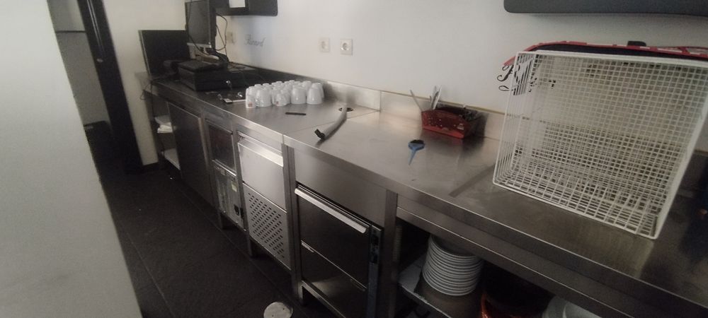 Bancada em inox com lavatorio