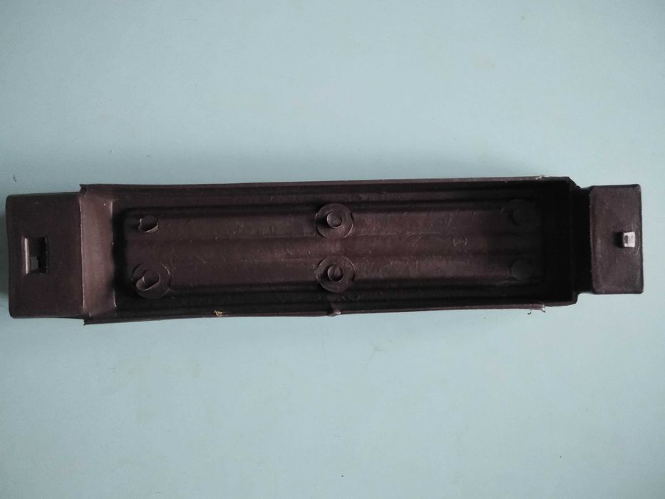 Деталь,соединительная стойка для пластиковый комод