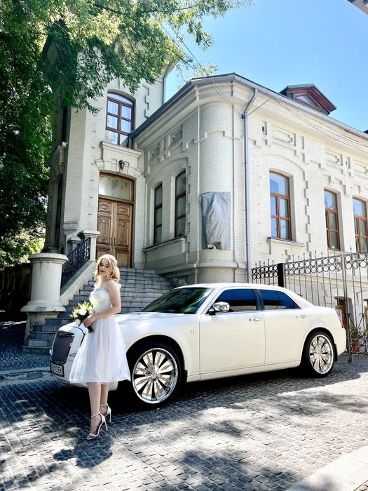 Прокат Аренда Заказ авто на свадьбу Крайслер 300С. Машина на свадьбу