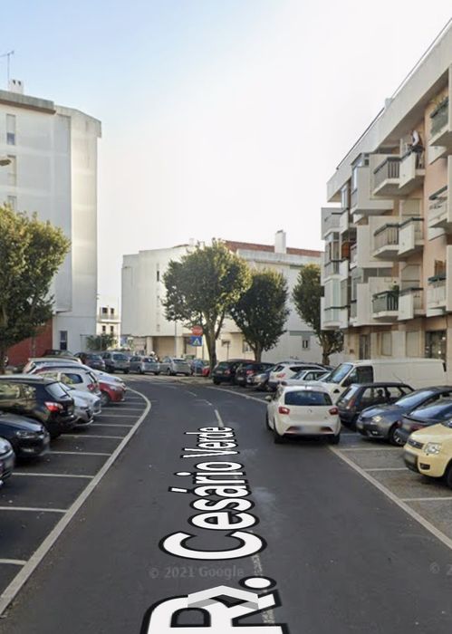 Vendo T1 em Oeiras devoluto com garagem