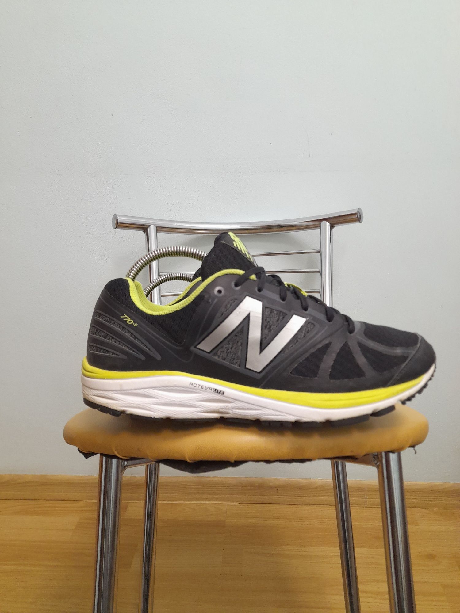 Кросівки New Balance 770 v5 розмір 44.5 довжина устілки 28 см