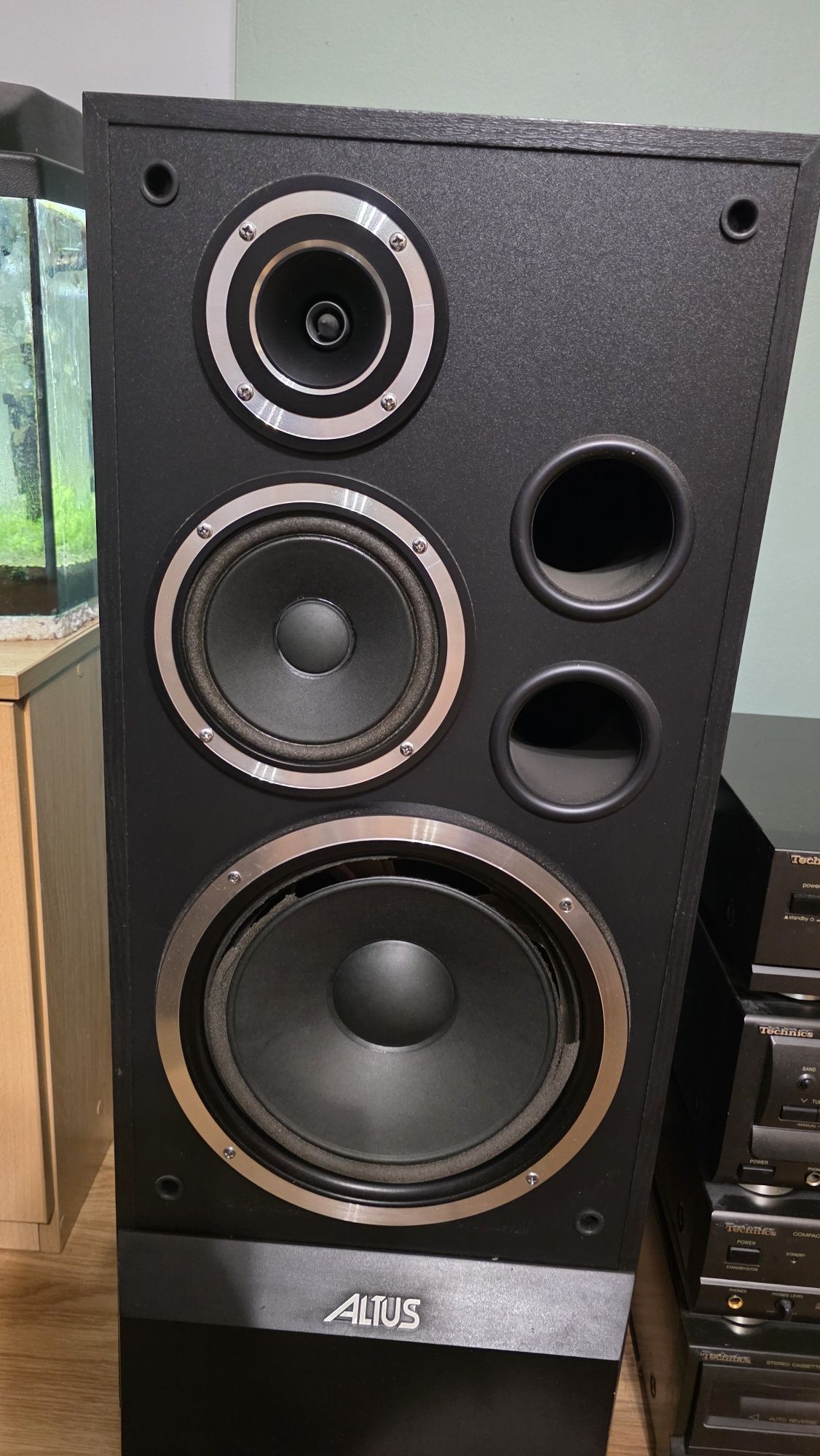 Wieża Technics 4 części + dwie kolumny Tonsil Altus 200 W