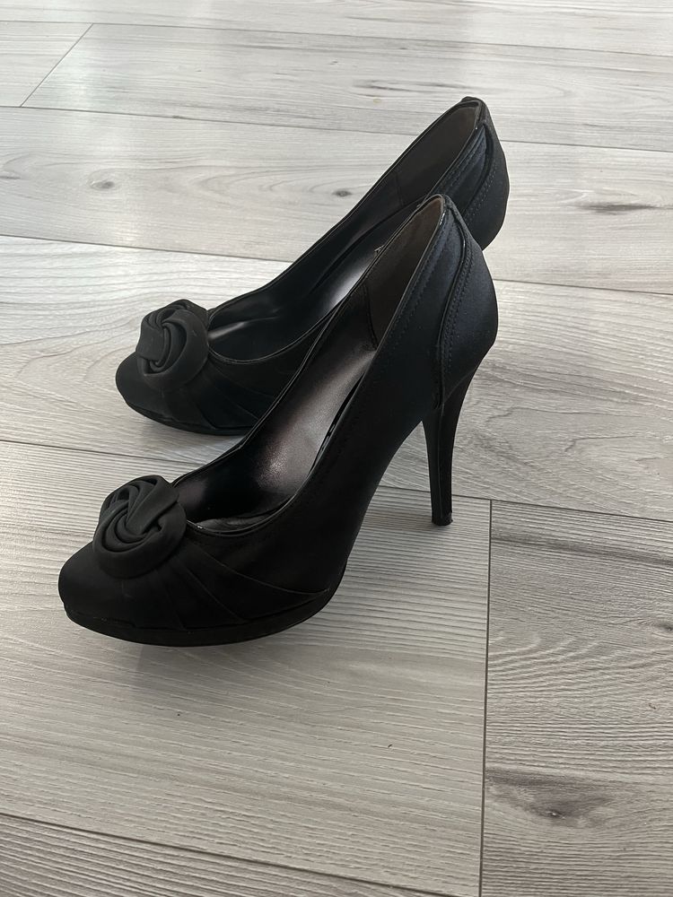 Graceland buty obcasy 39 kwiaty ozdobne
