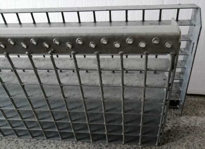 stopień schodowy WEMA 120cm masywne schody industrialne ocynk ogniowy