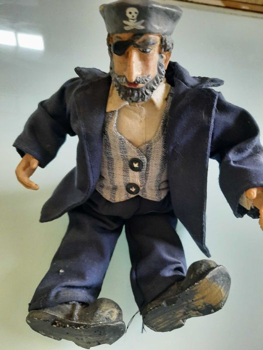 Lindo boneco pirata em porcelana muito antigo