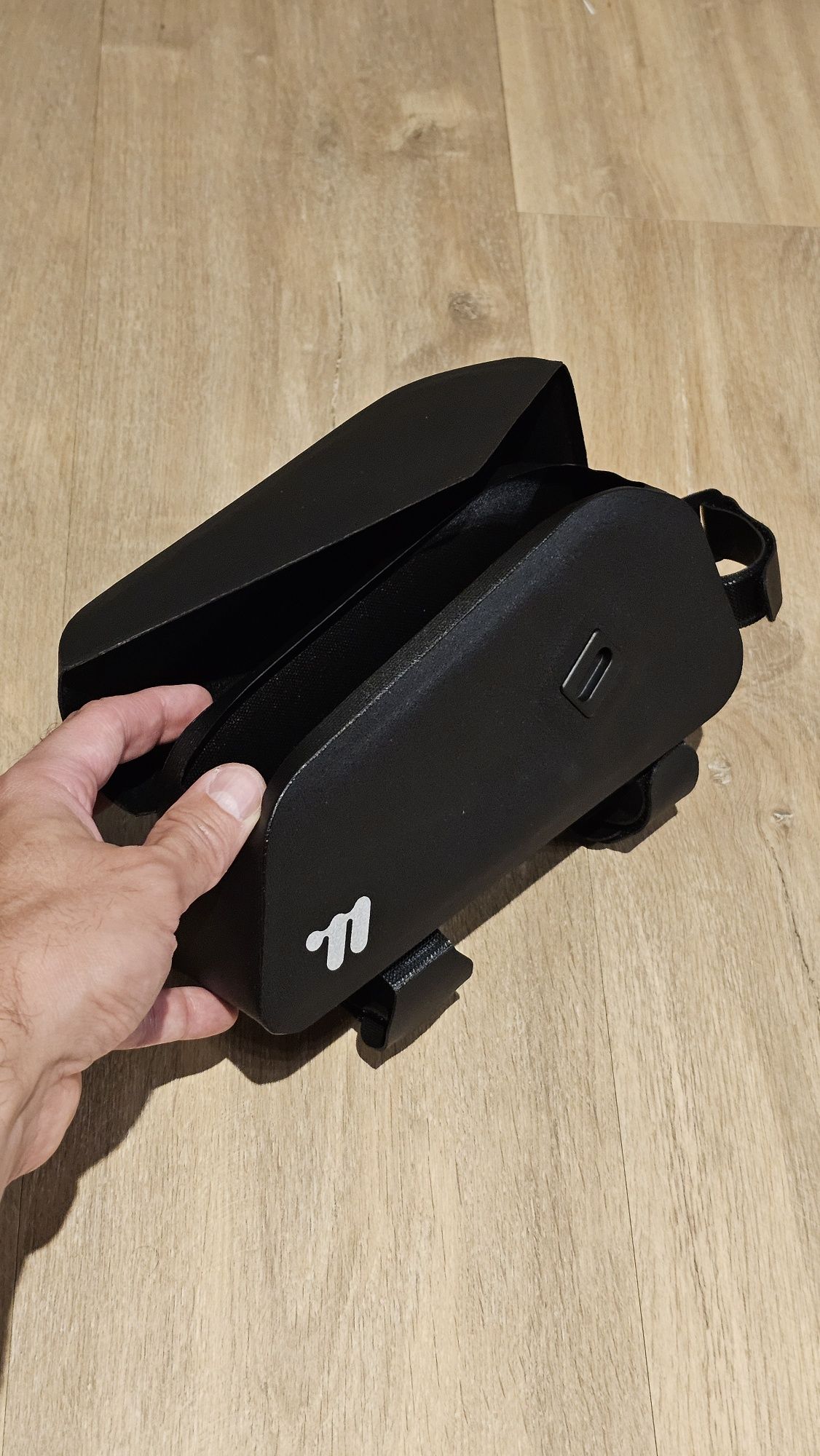 Torba na ramę top tube West Biking z magnetycznym zamknieciem