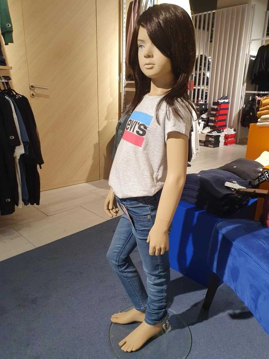 Manequim realista /menina / Idade 6 anos