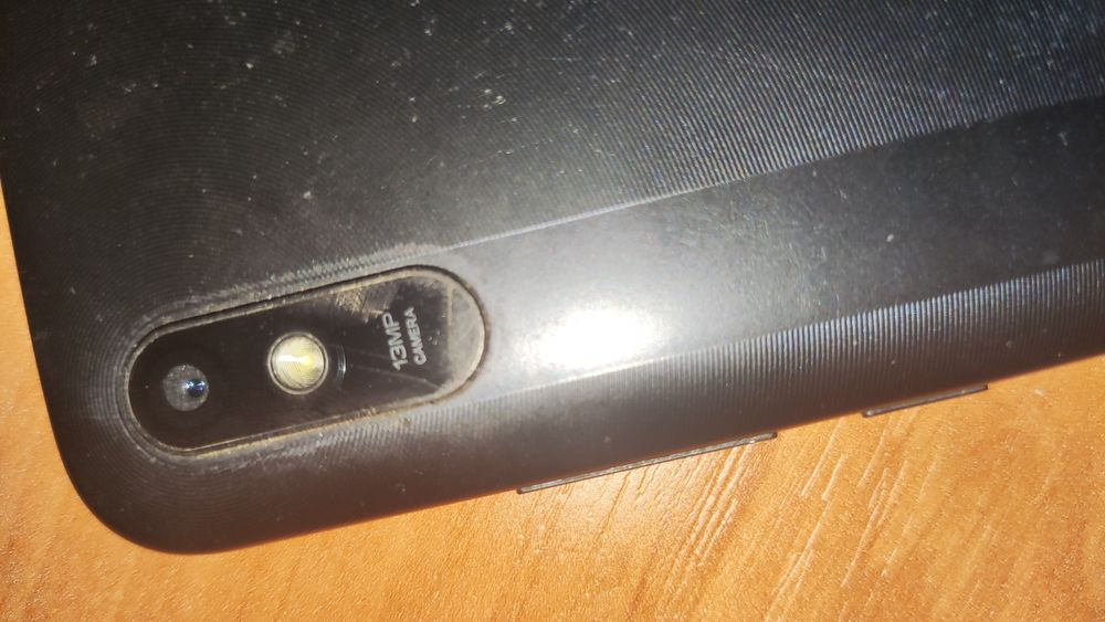 смартфон Xiaomi Redmi 9A (разбитый экран с пятнами)