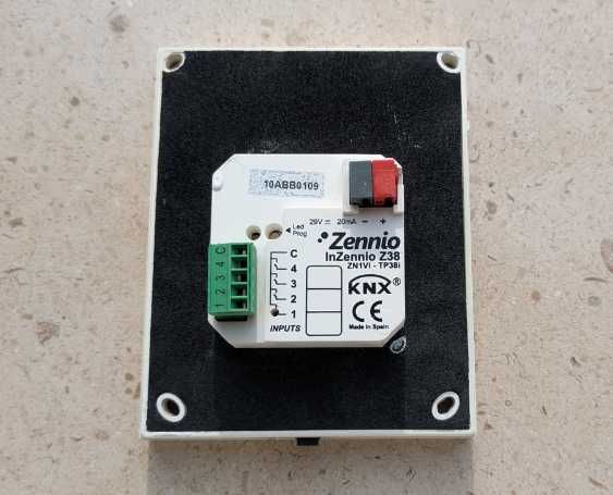 KNX Touchscreen InZennio Z38i