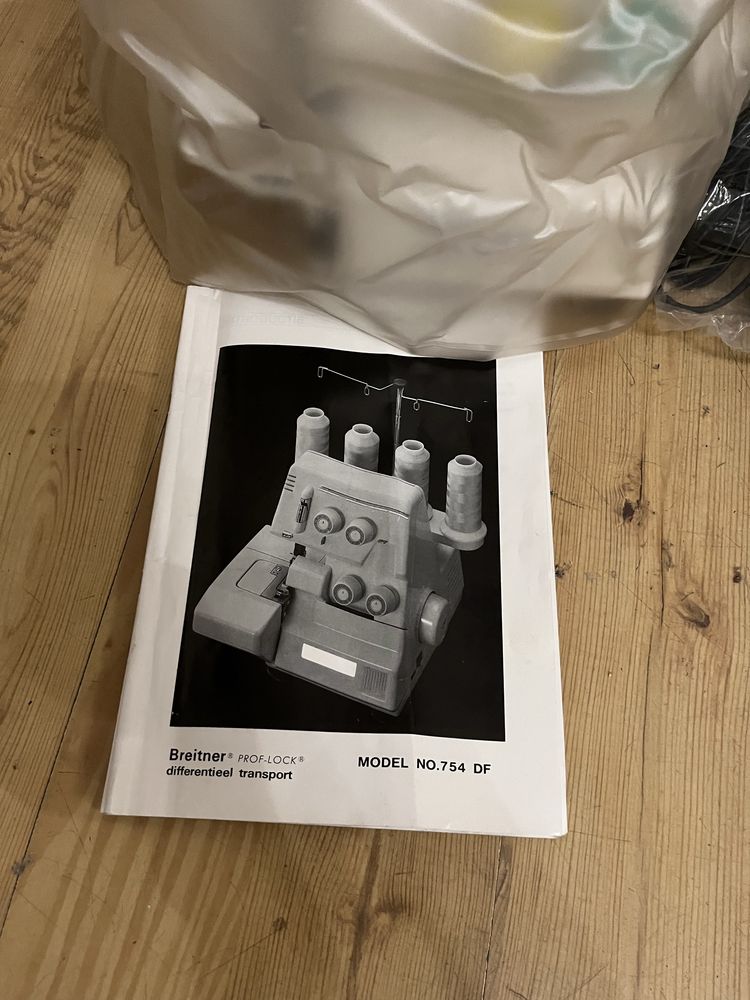 Maszyna overlok Breitner model 754 DF