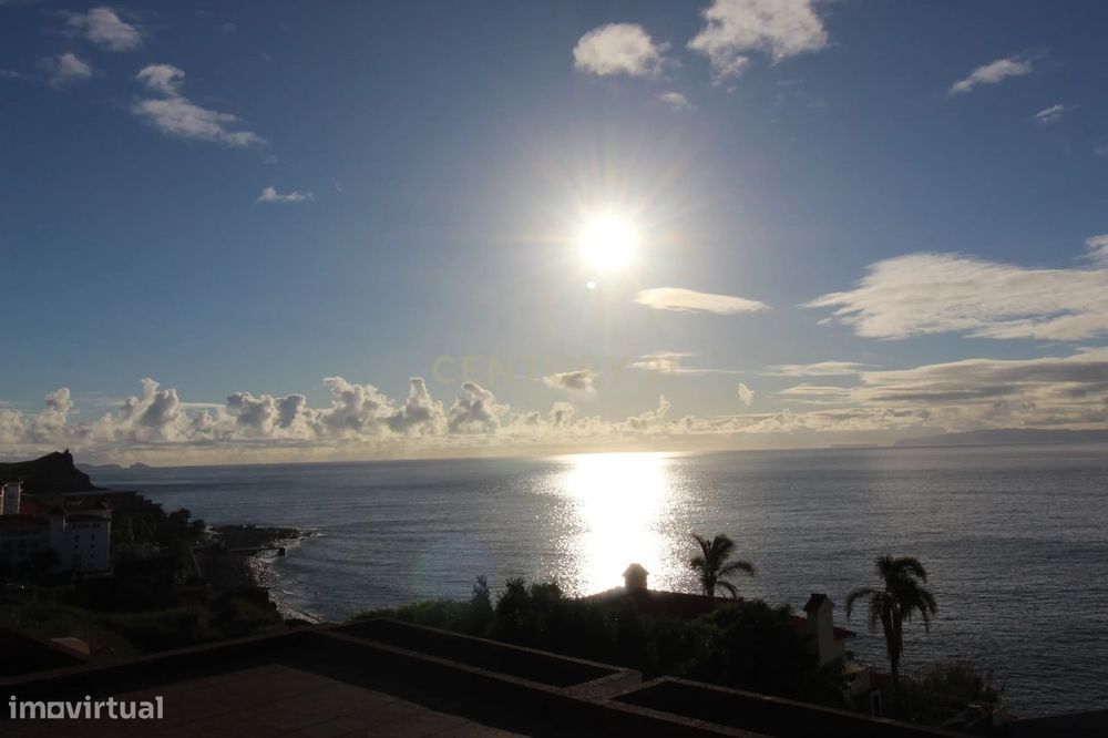 Excelente Oportunidade - Espaço Comercial no Caniço de Baixo - Perto d