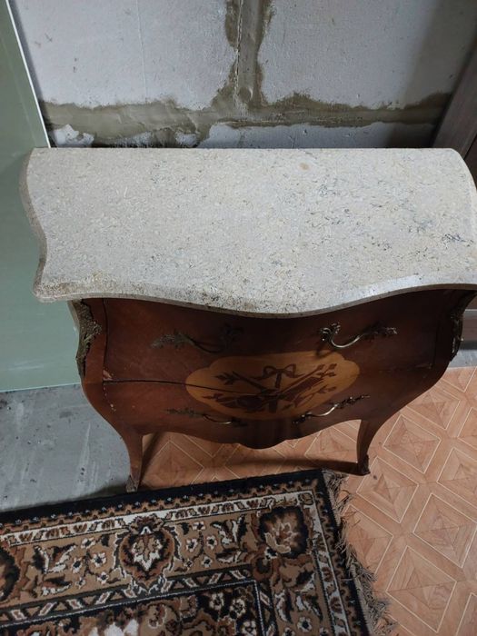 Тумба комод старинная, сверху мрамор,