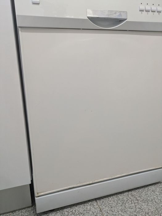 Máquina lavar loiça Teka com avaria