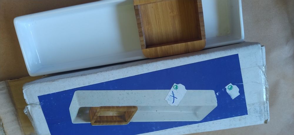 Prato de aperitivos em cerâmica e bambu