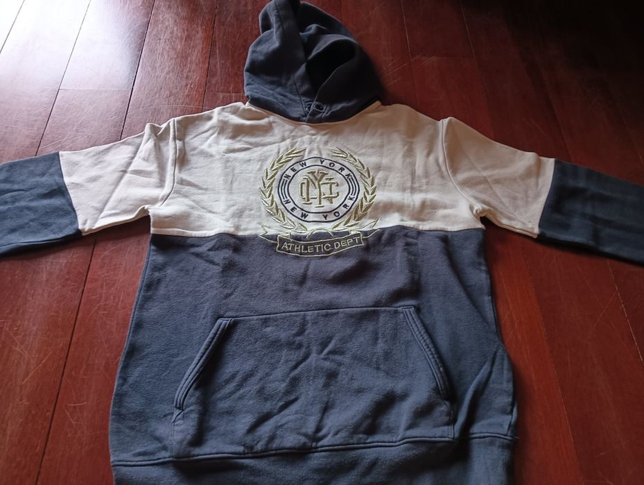 Suet branca e azul escuro