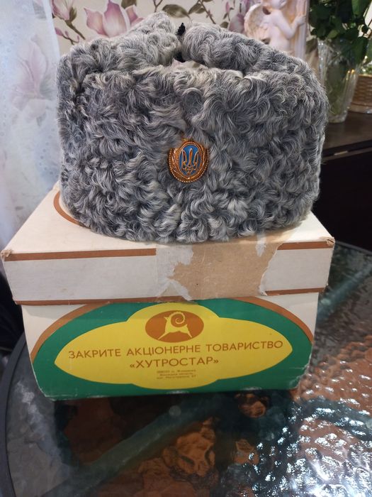 Шапка нова, комір, натуральний каракуль,