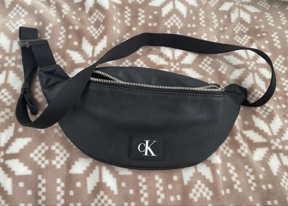Czarna nerka Calvin Klein