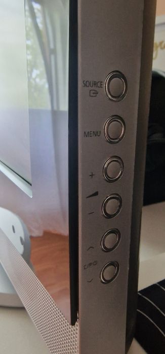 Modelo LE32R51B, TV LCD, SEM controle remoto.