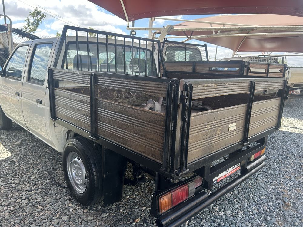 Nissan D21 de 5 lugares 4x2