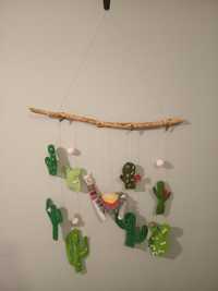 Karuzela z filcu mobil lama kaktusy, dekoracja do pokoju dziecka