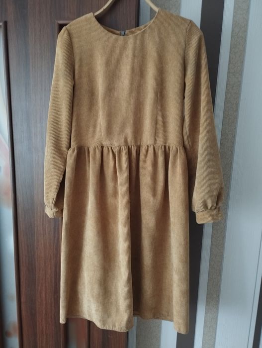 Продам жіночу вельветову сукню