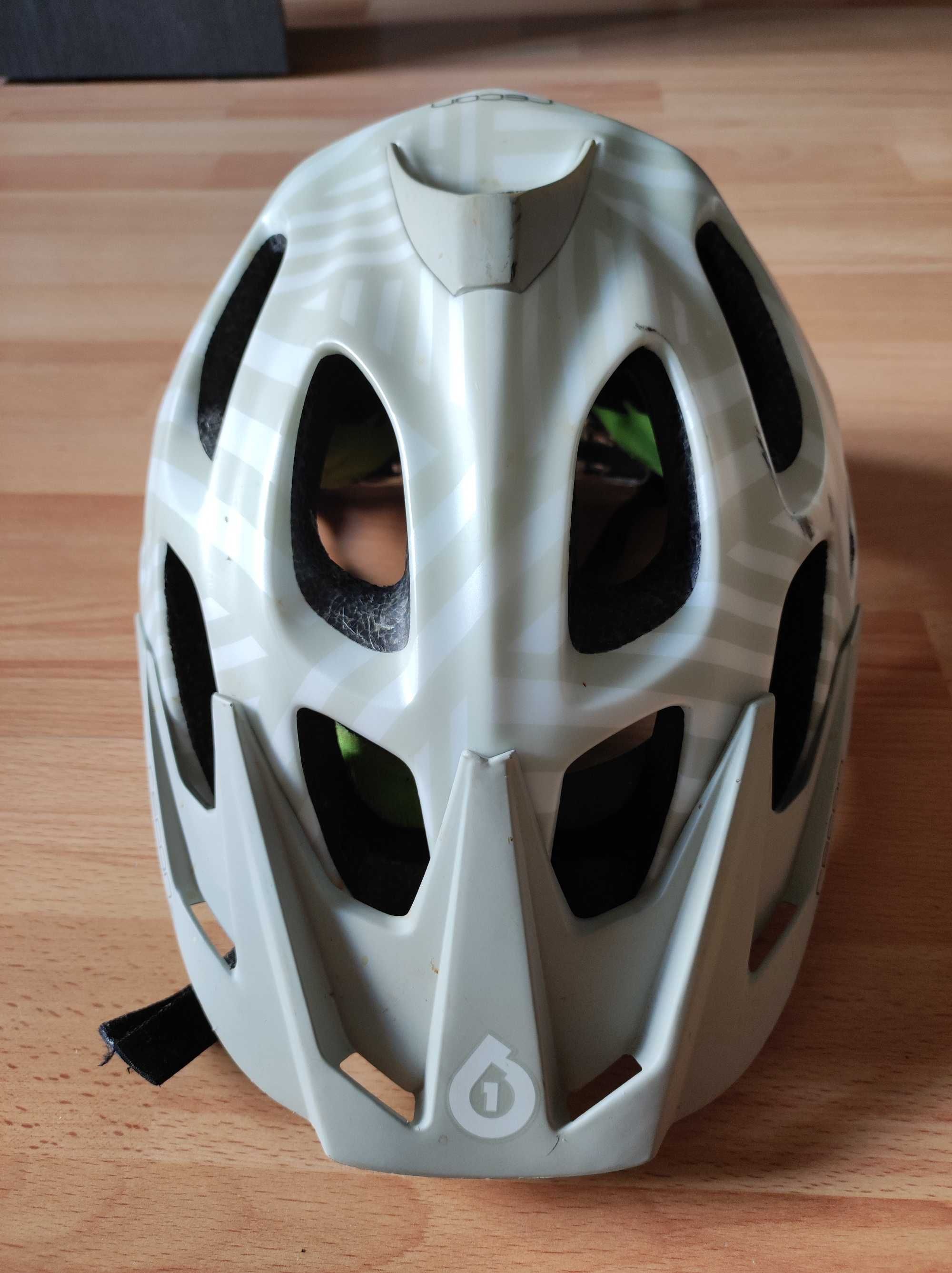 Material BTT [selim, camelback, capacete..)