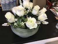 Arranjo de flores artificiais -rosas brancas