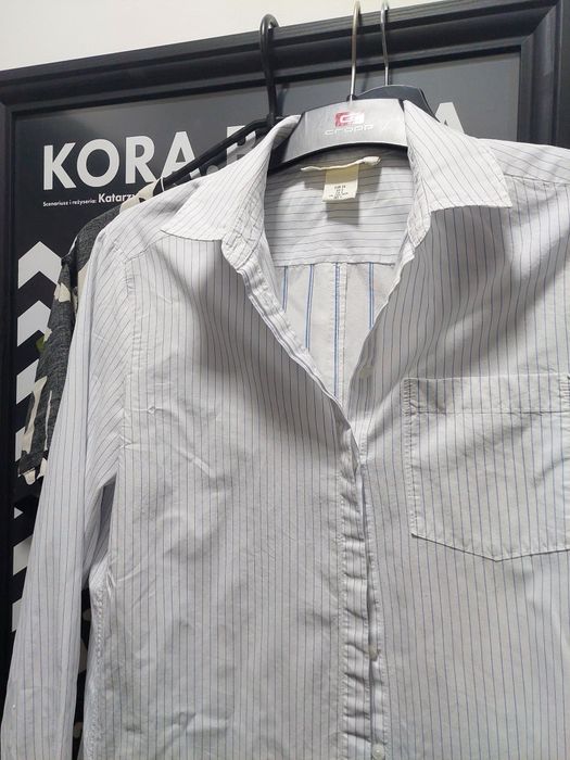 Bawełniana biała koszula w niebieskie paski