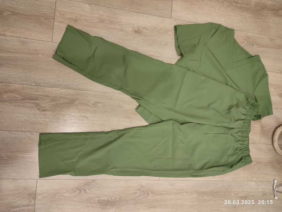 Nowy zielony mundurek medyczny rozmiar S