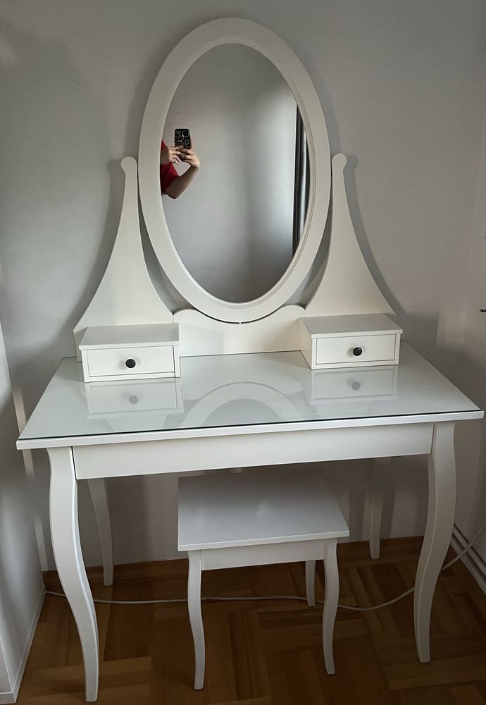 toaletka drewniana z taboretem