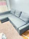 Sofa cama IKEA com chaise long e espaço de arrumaçao