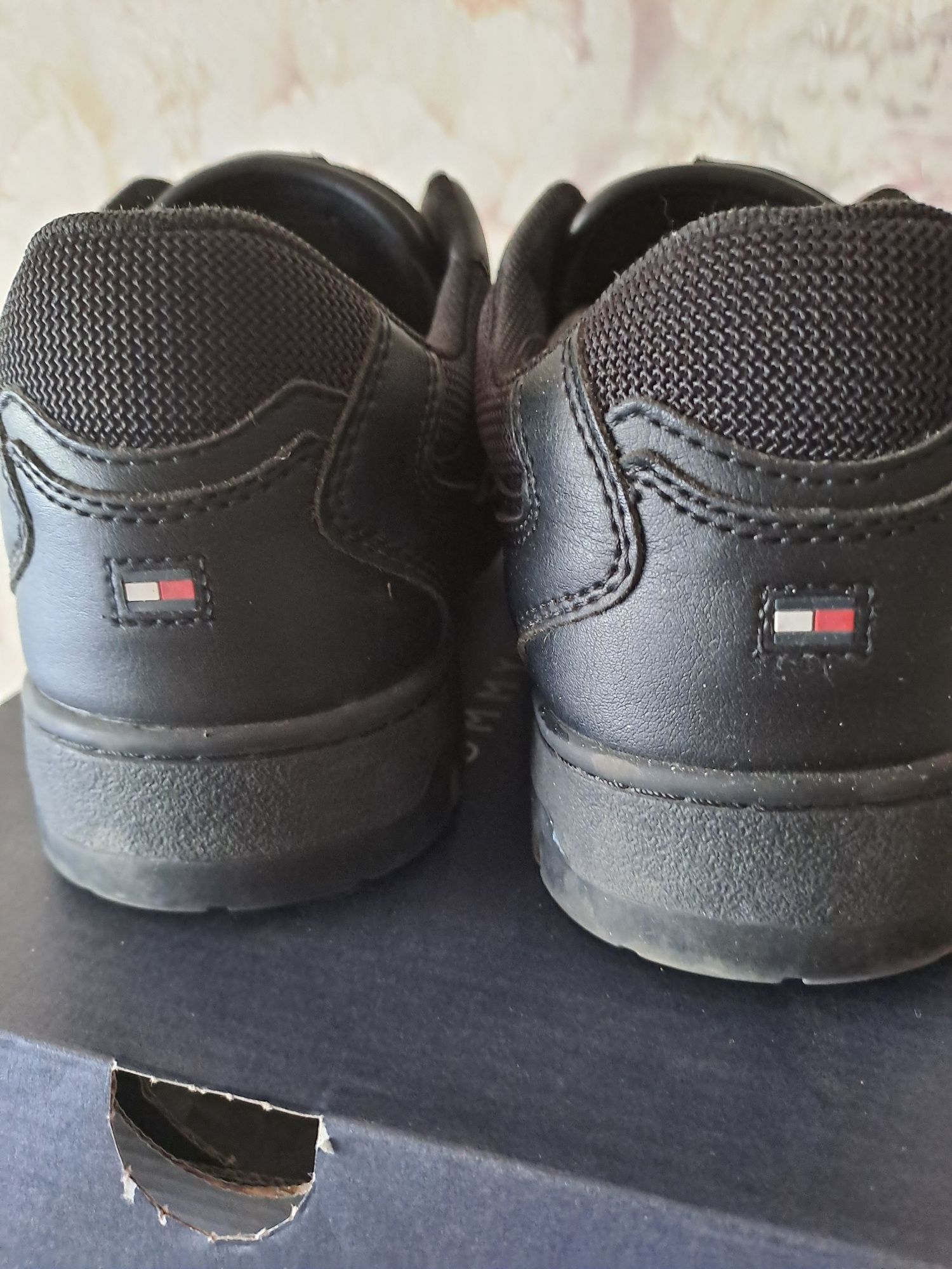 Кросівкии Tommy Hilfiger Basket Core Leather FM0FM05040-BDS