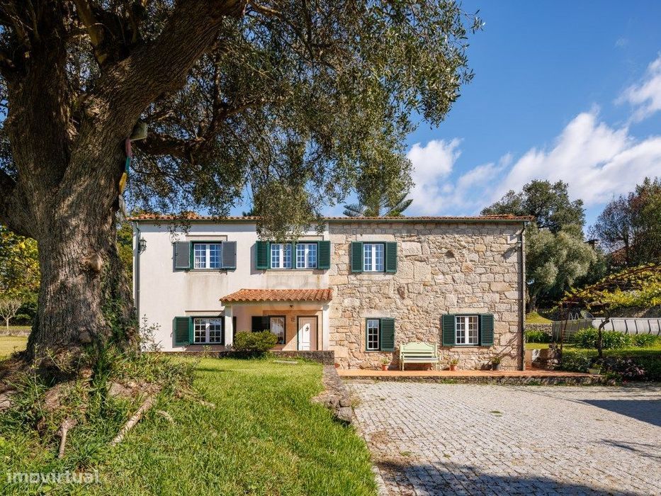 Propriedade com duas Moradias, em Caminha