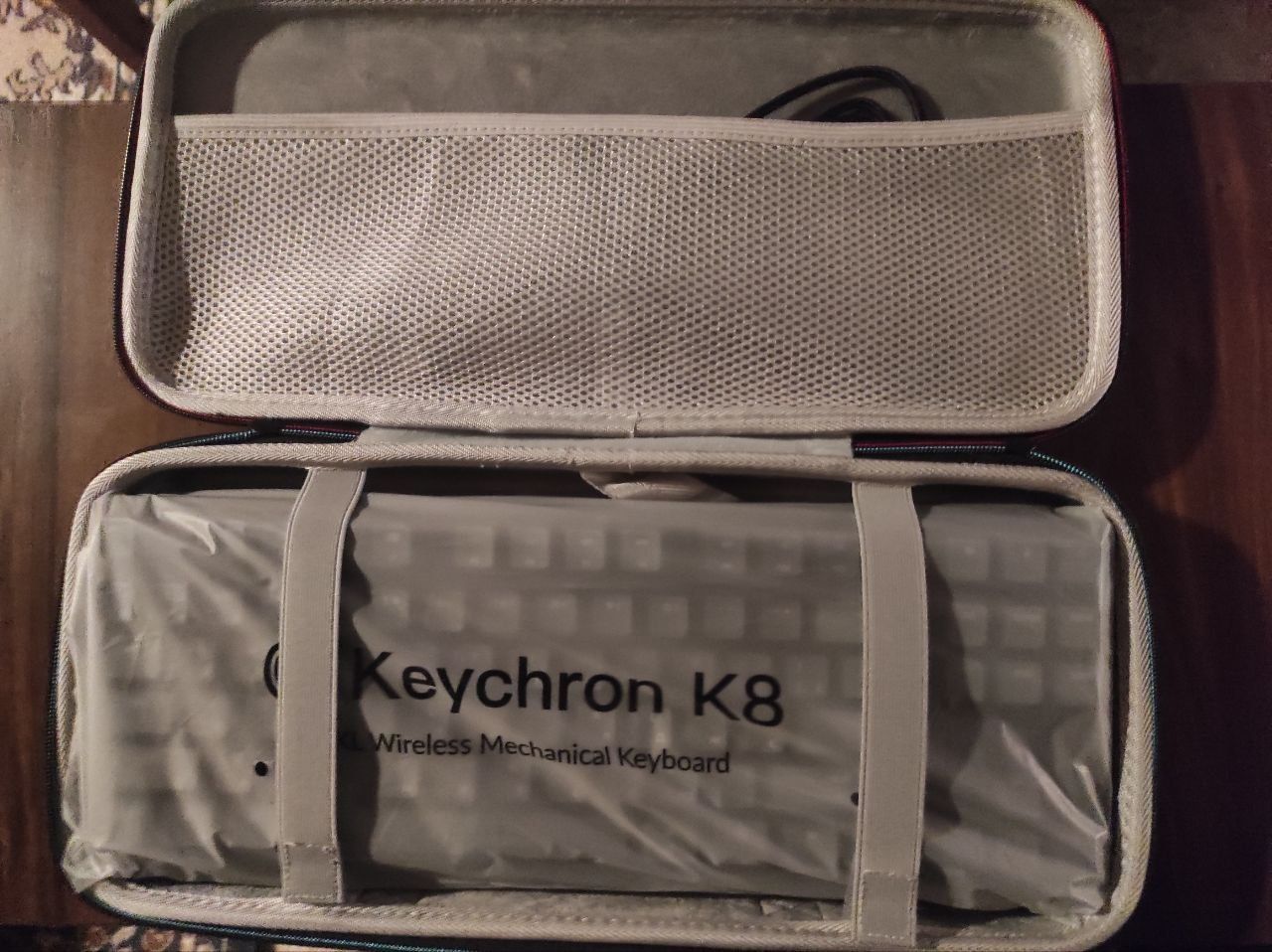 Keychron K8 Wireless Aluminum Frame, Gateron Red, Hot-Swap, RGB + CASE