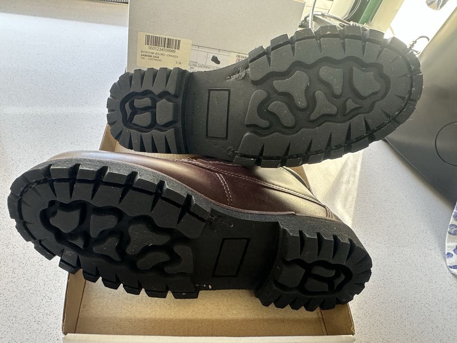 Botas com velcro de criança, tamanho 35, Colégio Militar