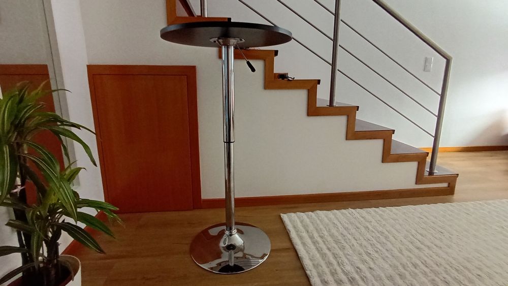 Mesa de Bar Redonda com Altura Ajustável