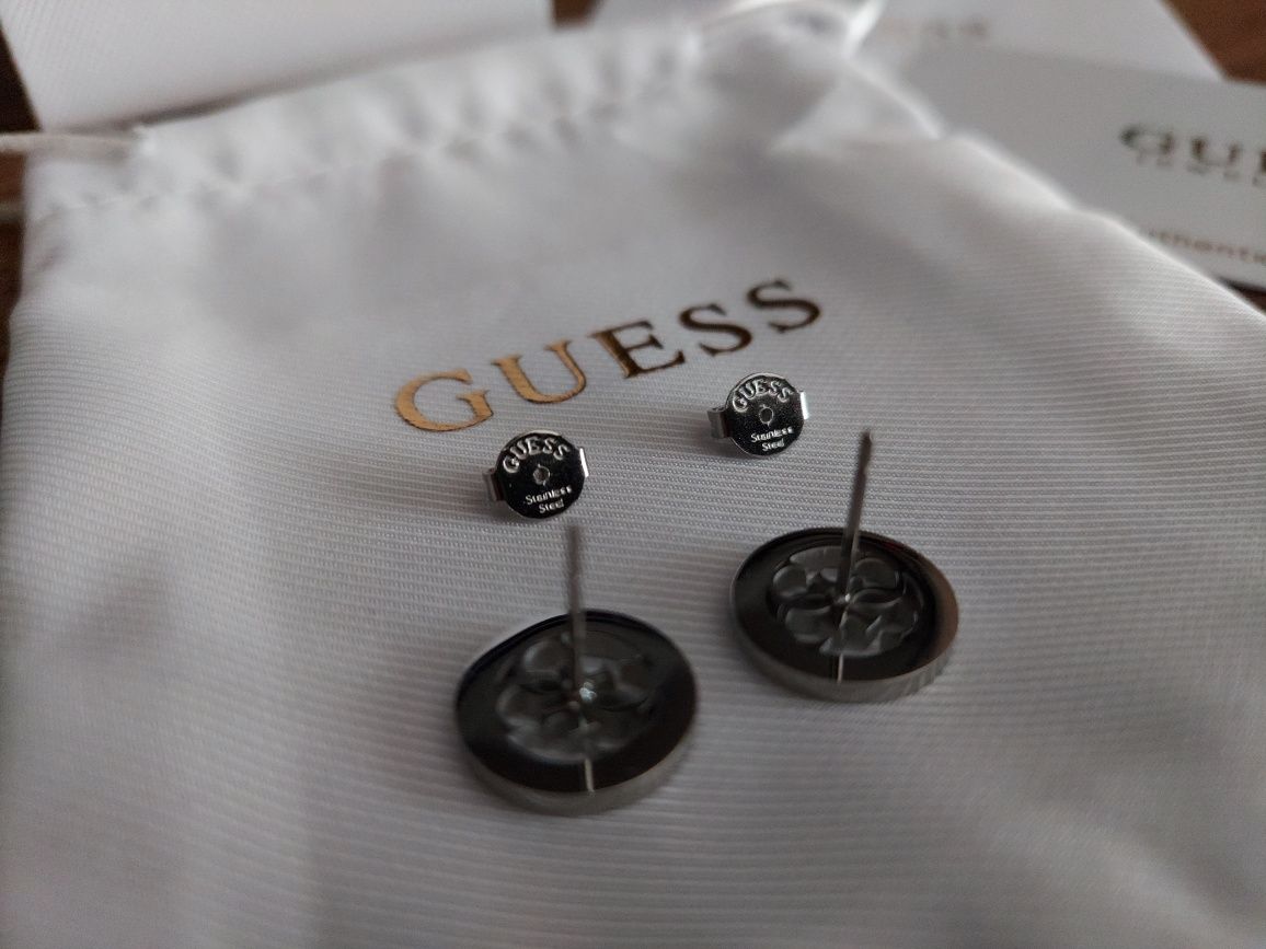 Kolczyki Guess okrągłe z cyrkoniami srebrne logo 4G