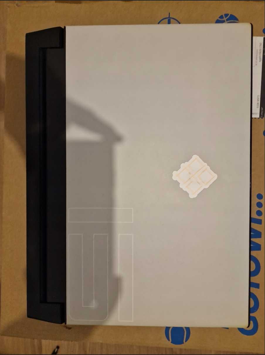 Dell Alienware M15 R2 15,6 " i7 9750H 16 GB/512 GB biały W10 RTX 2080