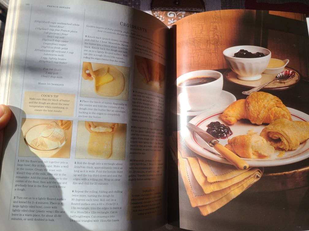 Книга рецептів хліба англійскою для духовки і хлібопічки
