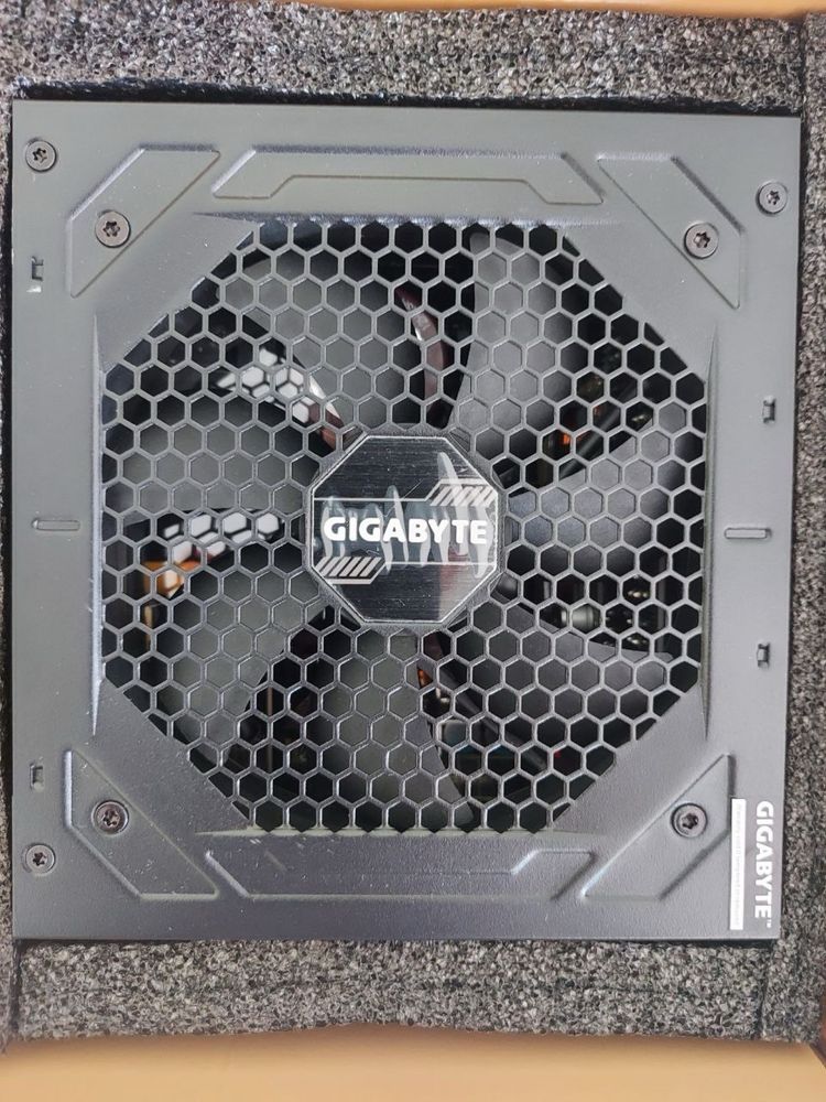 Gigabyte P1000GM