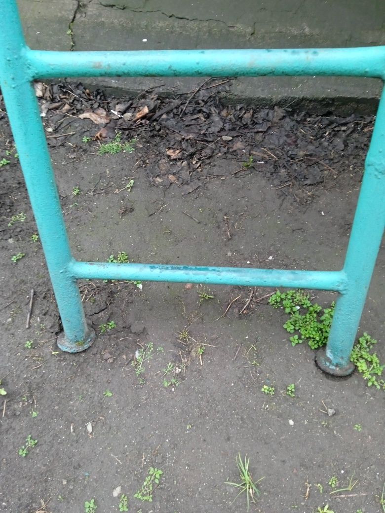 Продам железную лестницу.